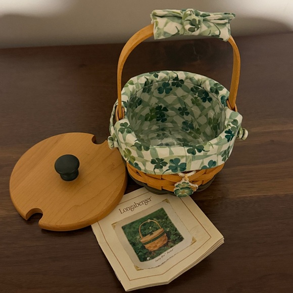 Charming Woven Basket with Clover Design - Picture 2 of 3